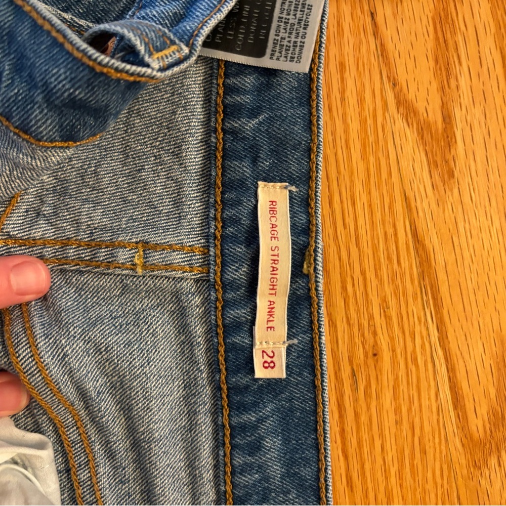 Levi’s rib cage straight ankle